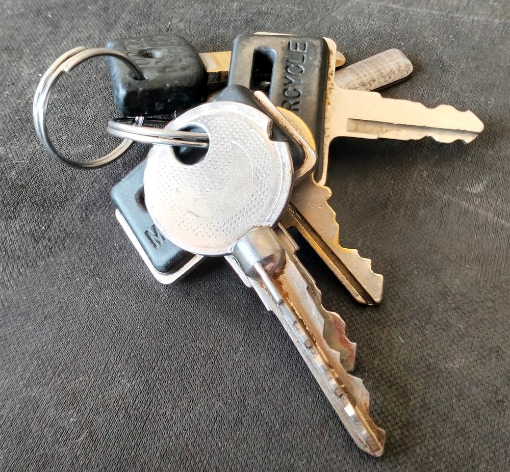 can a locksmith make a car key