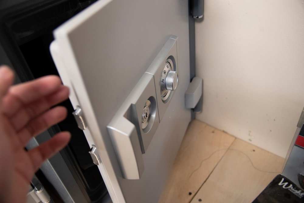Safe lockout services by a professional locksmith