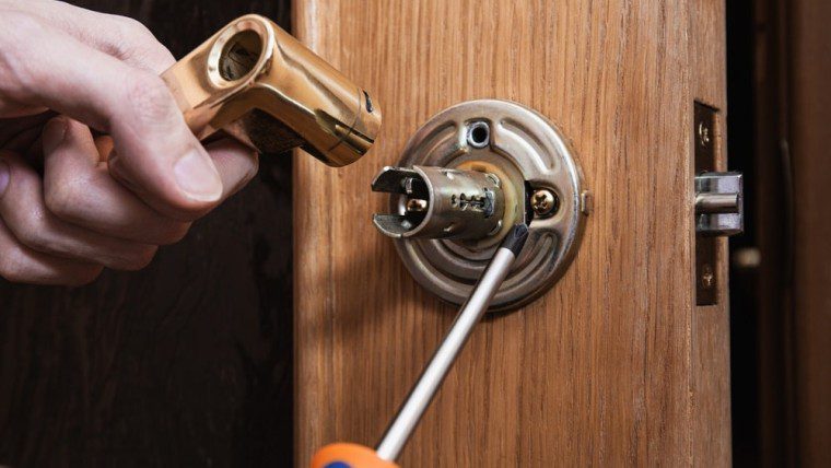 Can a Locksmith Change a Door Lock?